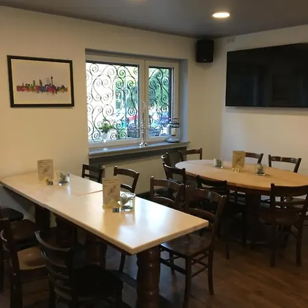 Zum Armen Mann Bed & Breakfast 2*